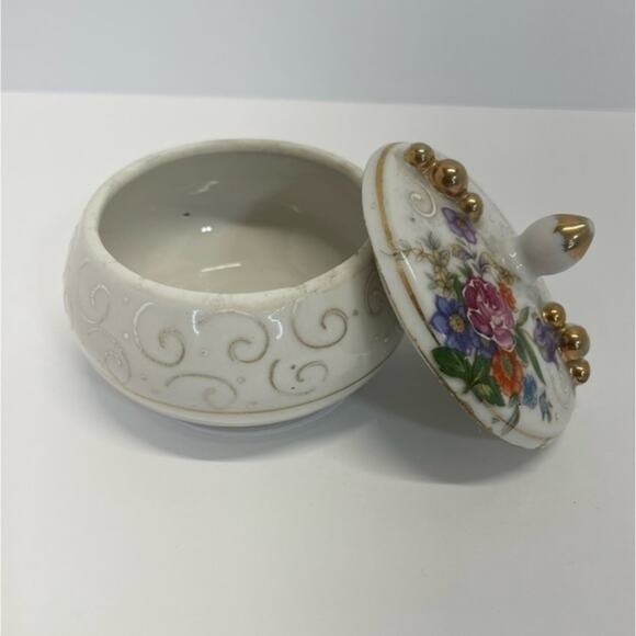 VINTAGE PORCELAIN TRINKET BOX GOLD TRIM
ROSE floral PATTERN decor accent piece - Picture 3 of 15